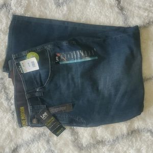 NWT MEN SIZE 50 X 30 LEE JEANS tapered leg. Stretch Extreme Motion